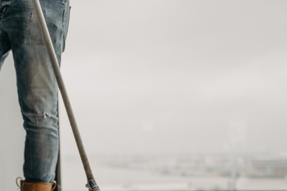 Luchtbubbels worden verwijderd uit egaline laag