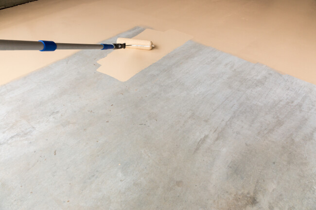 worker-painting-floor-of-garage-with-roller-2024-09-11-06-28-40-utc.jpg